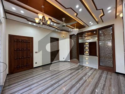 House Sized 8 Marla Brand New Is Available For Rent In Bahria Town - Sector B Original Pictures