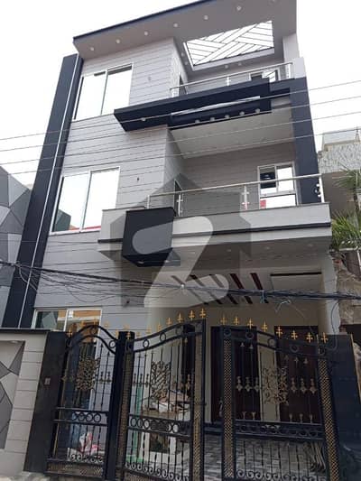 کیولری ایکسٹینشن لاہور میں 4 کمروں کا 5 مرلہ مکان 3.1 کروڑ میں برائے فروخت۔