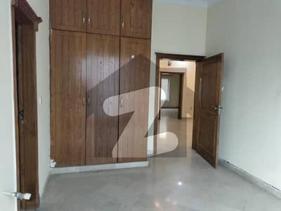 ای ۔ 11/4 ای ۔ 11,اسلام آباد میں 4 کمروں کا 10 مرلہ زیریں پورشن 1.2 لاکھ میں کرایہ پر دستیاب ہے۔