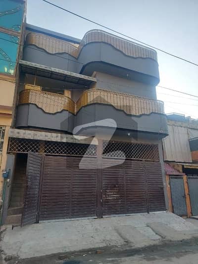 حیات آباد فیز 6 - ایف8 حیات آباد فیز 6,حیات آباد,پشاور میں 8 کمروں کا 5 مرلہ مکان 3.5 کروڑ میں برائے فروخت۔