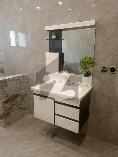 بحریہ ٹاؤن فیز 8 ۔ بلاک بی بحریہ ٹاؤن فیز 8,بحریہ ٹاؤن راولپنڈی,راولپنڈی میں 5 کمروں کا 10 مرلہ مکان 1.35 لاکھ میں کرایہ پر دستیاب ہے۔