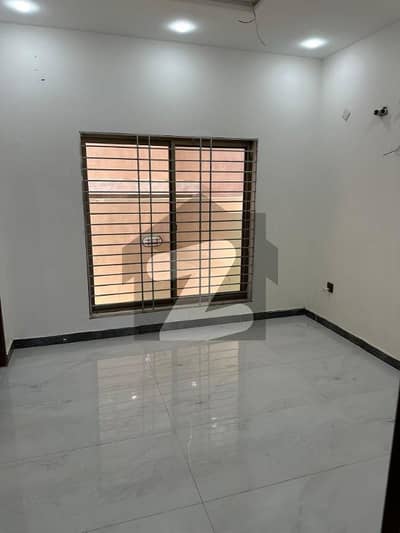 3Bed DDL 125 sq yd Villa FOR SALE at Precicnt-11B (All Amenities Nearby) Heighted Location Investor Rates