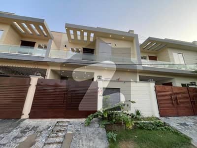 ملتان پبلک سکول روڈ ملتان میں 3 کمروں کا 4 مرلہ مکان 1.2 کروڑ میں برائے فروخت۔