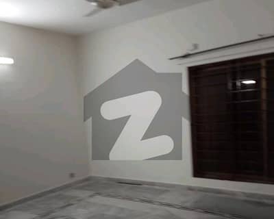 ای ۔ 11/3 ای ۔ 11,اسلام آباد میں 3 کمروں کا 14 مرلہ زیریں پورشن 80.0 ہزار میں کرایہ پر دستیاب ہے۔