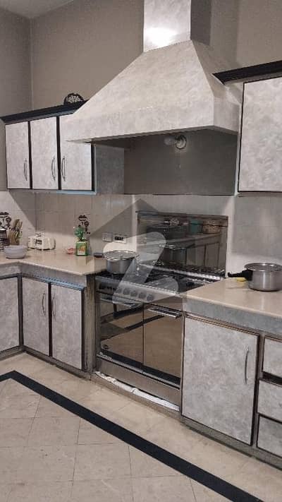 پنجاب گورنمنٹ ایمپلائیز سوسائٹی لاہور میں 2 کمروں کا 10 مرلہ زیریں پورشن 70.0 ہزار میں کرایہ پر دستیاب ہے۔