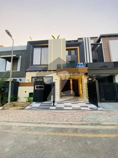 بحریہ ٹاؤن جناح بلاک بحریہ ٹاؤن سیکٹر ای,بحریہ ٹاؤن,لاہور میں 3 کمروں کا 5 مرلہ مکان 2.95 کروڑ میں برائے فروخت۔