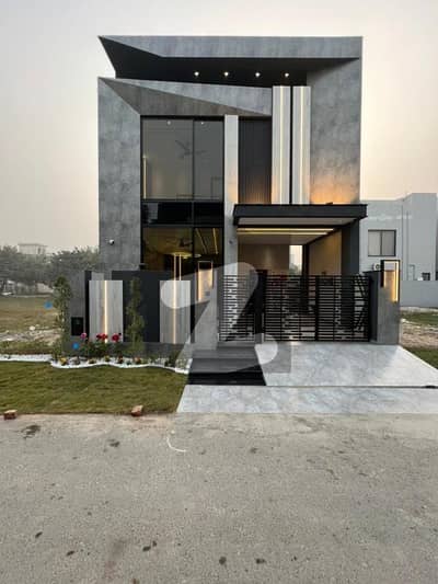 ڈی ایچ اے 9 ٹاؤن ڈیفنس (ڈی ایچ اے),لاہور میں 3 کمروں کا 5 مرلہ مکان 3.4 کروڑ میں برائے فروخت۔