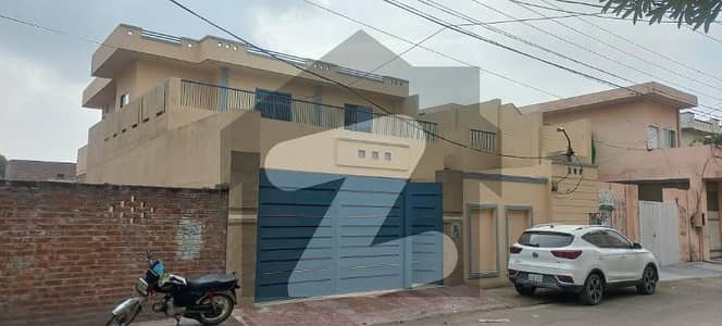 جلیل ٹاؤن گوجرانوالہ میں 10 مرلہ مکان 2.45 کروڑ میں برائے فروخت۔