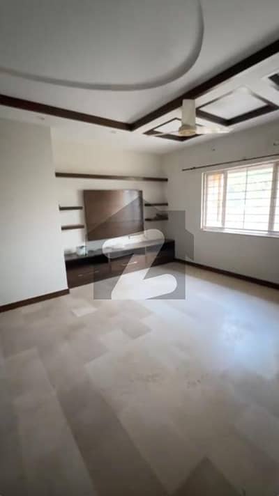 ڈیفینس رایا ڈی ایچ اے ڈیفینس,لاہور میں 4 کمروں کا 17 مرلہ مکان 3.5 لاکھ میں کرایہ پر دستیاب ہے۔