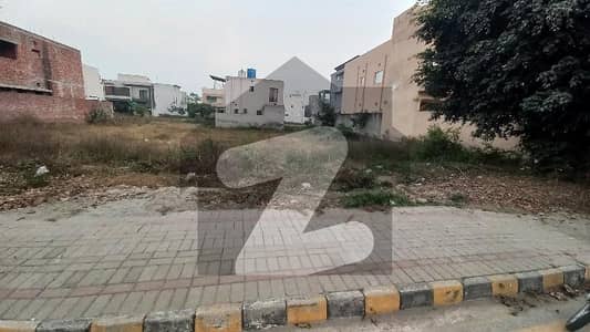 BANKERS AVENUE "A " BLOCK MAIN ROAD 18 MARLA PLOT FOR SALE