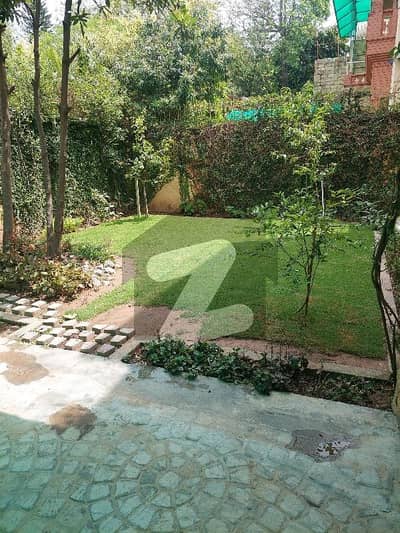 ایف ۔ 10 اسلام آباد میں 5 کمروں کا 1 کنال مکان 17.0 کروڑ میں برائے فروخت۔