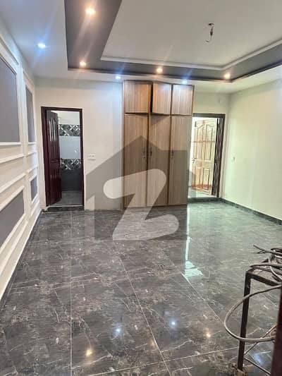 پی آئی اے مین بلیوارڈ لاہور میں 2 کمروں کا 5 مرلہ فلیٹ 60.0 ہزار میں کرایہ پر دستیاب ہے۔