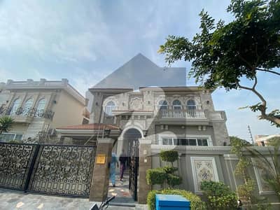 ڈی ایچ اے فیز 6 ڈیفنس (ڈی ایچ اے),لاہور میں 5 کمروں کا 1 کنال مکان 9.5 کروڑ میں برائے فروخت۔ ڈی ایچ اے فیز 6 ڈیفنس (ڈی ایچ اے),لاہور میں 5 کمروں کا 1 کنال مکان 9.5 کروڑ میں برائے فروخت۔