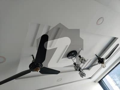 ٹاپ سٹی 1 - کنور معیز بلاک ٹاپ سٹی 1,اسلام آباد میں 1 کمرے کا 2 مرلہ دفتر 40.0 ہزار میں کرایہ پر دستیاب ہے۔