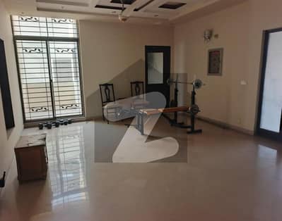 ڈی ایچ اے فیز 3 ڈیفنس (ڈی ایچ اے),لاہور میں 3 کمروں کا 1 کنال بالائی پورشن 90.0 ہزار میں کرایہ پر دستیاب ہے۔