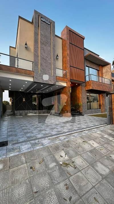 ڈی ایچ اے ڈیفینس فیز 2 ڈی ایچ اے ڈیفینس,اسلام آباد میں 5 کمروں کا 1 کنال مکان 12.5 کروڑ میں برائے فروخت۔