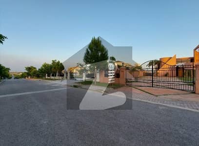 B Block 5 Kanal Farmhouse For Sell