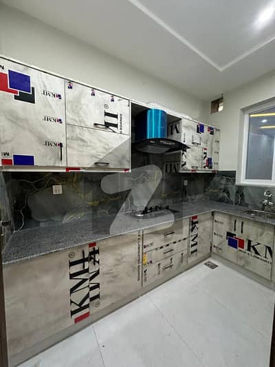 کیولری گراؤنڈ لاہور میں 3 کمروں کا 4 مرلہ مکان 2.4 کروڑ میں برائے فروخت۔