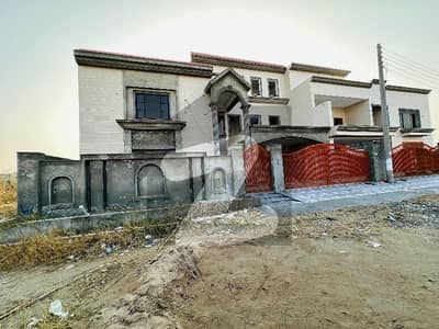 1 kanal designer house available for sale.