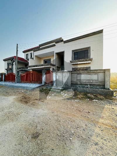 1 kanal designer house available for sale.
