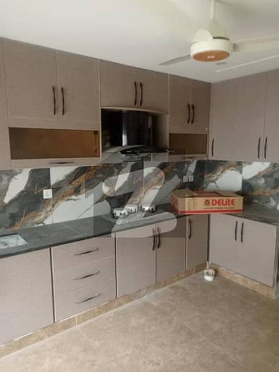 گلبرگ لاہور میں 2 کمروں کا 10 مرلہ بالائی پورشن 1.25 لاکھ میں کرایہ پر دستیاب ہے۔