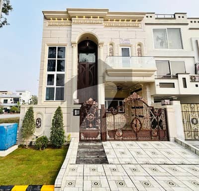 Double Heighted lobby 5 marla Ownar made house for sale