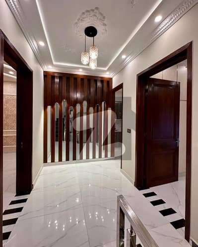 بحریہ ٹاؤن سیکٹرڈی بحریہ ٹاؤن,لاہور میں 2 کمروں کا 5 مرلہ بالائی پورشن 43.0 ہزار میں کرایہ پر دستیاب ہے۔