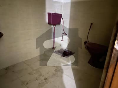 نارتھ کراچی ۔ سیکٹر 11بی نارتھ کراچی,کراچی میں 2 کمروں کا 9 مرلہ بالائی پورشن 50.0 ہزار میں کرایہ پر دستیاب ہے۔