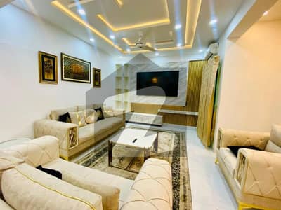 ایف ۔ 11 مرکز ایف ۔ 11,اسلام آباد میں 3 کمروں کا 12 مرلہ فلیٹ 5.6 کروڑ میں برائے فروخت۔