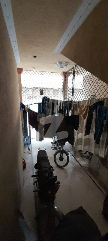 ایئرپورٹ روڈ کراچی میں 4 کمروں کا 5 مرلہ مکان 2.35 کروڑ میں برائے فروخت۔