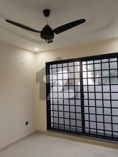 ڈی ایچ اے 11 رہبر لاہور میں 3 کمروں کا 5 مرلہ مکان 1.1 لاکھ میں کرایہ پر دستیاب ہے۔