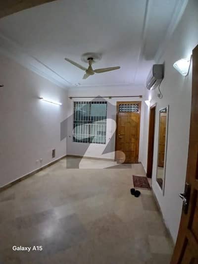 جی ۔ 11 اسلام آباد میں 3 کمروں کا 7 مرلہ مکان 1.65 لاکھ میں کرایہ پر دستیاب ہے۔