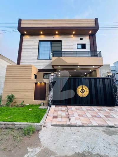 5 MARLA BRAND NEW MODERN HOUSE AVAILABLE FOR SALE IN CLOSE TO UET SOCIETY BLOCK C