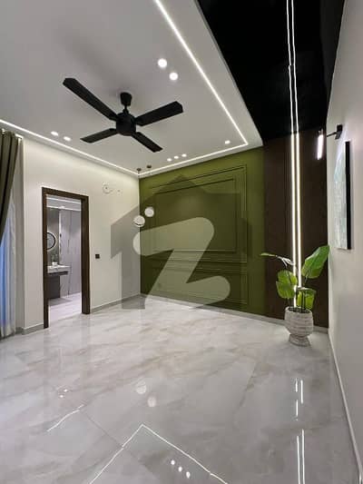 بحریہ ٹاؤن سیکٹر ای بحریہ ٹاؤن,لاہور میں 3 کمروں کا 5 مرلہ مکان 1.9 کروڑ میں برائے فروخت۔