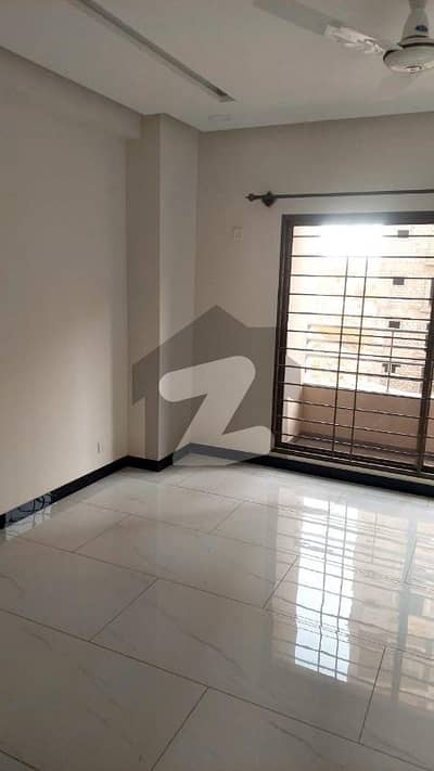 عسکری ہائیٹس 5 ڈی ایچ اے ڈیفینس فیز 5,ڈی ایچ اے ڈیفینس,اسلام آباد میں 4 کمروں کا 13 مرلہ فلیٹ 3.1 کروڑ میں برائے فروخت۔