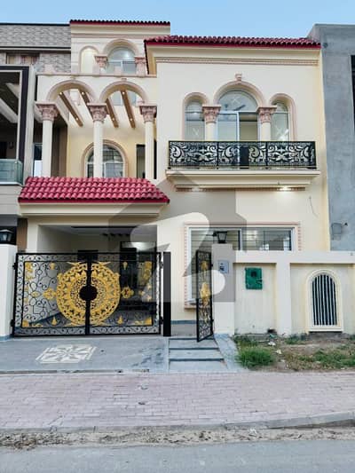 بحریہ ٹاؤن سیکٹر ای بحریہ ٹاؤن,لاہور میں 3 کمروں کا 5 مرلہ مکان 80.0 ہزار میں کرایہ پر دستیاب ہے۔