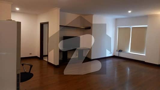 گلبرگ 3 گلبرگ,لاہور میں 3 کمروں کا 9 مرلہ فلیٹ 1.65 لاکھ میں کرایہ پر دستیاب ہے۔