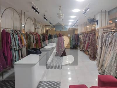 ایم ایم عالم روڈ گلبرگ,لاہور میں 4 مرلہ Studio دکان 8.5 لاکھ میں کرایہ پر دستیاب ہے۔