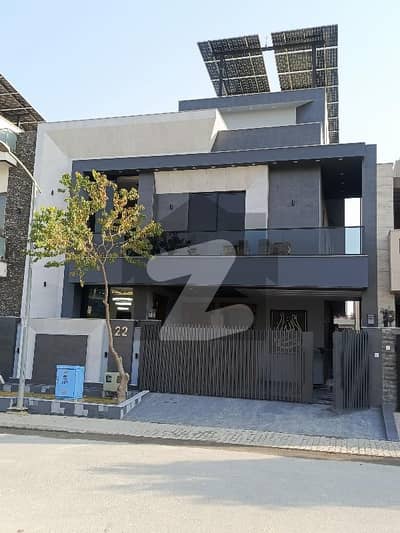 ٹاپ سٹی 1 اسلام آباد میں 8 کمروں کا 10 مرلہ مکان 4.8 کروڑ میں برائے فروخت۔