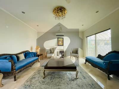 ڈی ایچ اے فیز 2 - بلاک یو فیز 2,ڈیفنس (ڈی ایچ اے),لاہور میں 5 کمروں کا 2 کنال مکان 5.5 لاکھ میں کرایہ پر دستیاب ہے۔