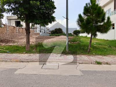 03 Side Corner Plot For Sale Having 40 Feet Wide Street At a Very Best Location In Top Cityy