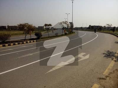 ڈی ایچ اے فیز 7 - بلاک ٹی فیز 7,ڈیفنس (ڈی ایچ اے),لاہور میں 1 کنال رہائشی پلاٹ 4.5 کروڑ میں برائے فروخت۔