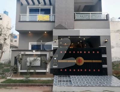 ایڈن بولیوارڈ ہاؤسنگ سکیم کالج روڈ,لاہور میں 4 کمروں کا 5 مرلہ مکان 2.4 کروڑ میں برائے فروخت۔