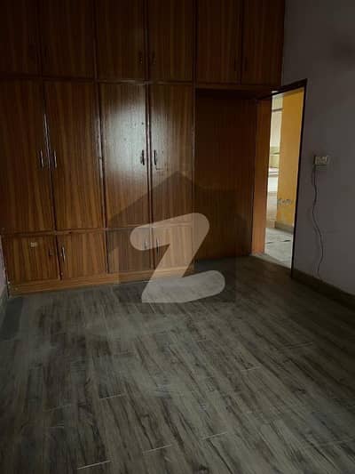 فیصل ٹاؤن لاہور میں 5 کمروں کا 7 مرلہ مکان 2.9 کروڑ میں برائے فروخت۔