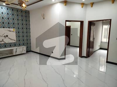 جوہر ٹاؤن فیز 2 جوہر ٹاؤن,لاہور میں 6 کمروں کا 5 مرلہ مکان 1.7 لاکھ میں کرایہ پر دستیاب ہے۔