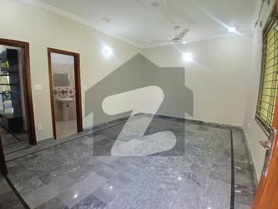 بنی گالہ اسلام آباد میں 5 کمروں کا 10 مرلہ بالائی پورشن 90.0 ہزار میں کرایہ پر دستیاب ہے۔ بنی گالہ اسلام آباد میں 5 کمروں کا 10 مرلہ بالائی پورشن 90.0 ہزار میں کرایہ پر دستیاب ہے۔