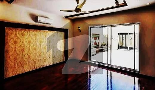 ڈی ایچ اے فیز 3 ڈیفنس (ڈی ایچ اے),لاہور میں 5 کمروں کا 1 کنال مکان 3.3 لاکھ میں کرایہ پر دستیاب ہے۔