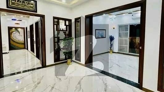 ڈی ایچ اے فیز 4 ڈیفنس (ڈی ایچ اے),لاہور میں 5 کمروں کا 1 کنال مکان 2.4 لاکھ میں کرایہ پر دستیاب ہے۔ ڈی ایچ اے فیز 4 ڈیفنس (ڈی ایچ اے),لاہور میں 5 کمروں کا 1 کنال مکان 2.4 لاکھ میں کرایہ پر دستیاب ہے۔