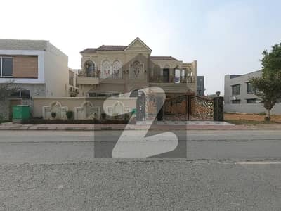 بحریہ ٹاؤن سیکٹر سی بحریہ ٹاؤن,لاہور میں 5 کمروں کا 1 کنال مکان 8.25 کروڑ میں برائے فروخت۔ بحریہ ٹاؤن سیکٹر سی بحریہ ٹاؤن,لاہور میں 5 کمروں کا 1 کنال مکان 8.25 کروڑ میں برائے فروخت۔