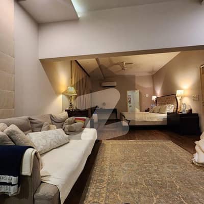 ڈی ایچ اے فیز 8 ڈی ایچ اے ڈیفینس,کراچی میں 4 کمروں کا 1 کنال مکان 13.5 کروڑ میں برائے فروخت۔